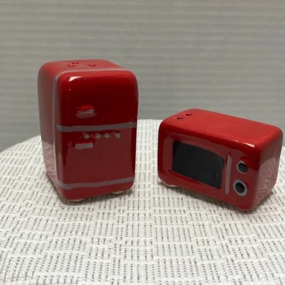Red Kitchen Appliance Salt and Pepper Shakers - Picture 7 of 7